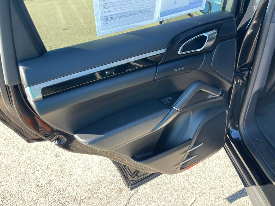 2016 Porsche Cayenne AWD 4dr, available for sale in South Windsor, Connecticut | Mike And Tony Auto Sales, Inc. South Windsor, Connecticut 2016 Porsche Cayenne AWD 4dr, available for sale in South Windsor, Connecticut | Mike And Tony Auto Sales, Inc. South Windsor, Connecticut