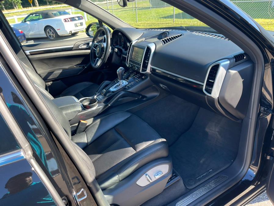 2016 Porsche Cayenne AWD 4dr, available for sale in South Windsor, Connecticut | Mike And Tony Auto Sales, Inc. South Windsor, Connecticut 2016 Porsche Cayenne AWD 4dr, available for sale in South Windsor, Connecticut | Mike And Tony Auto Sales, Inc. South Windsor, Connecticut