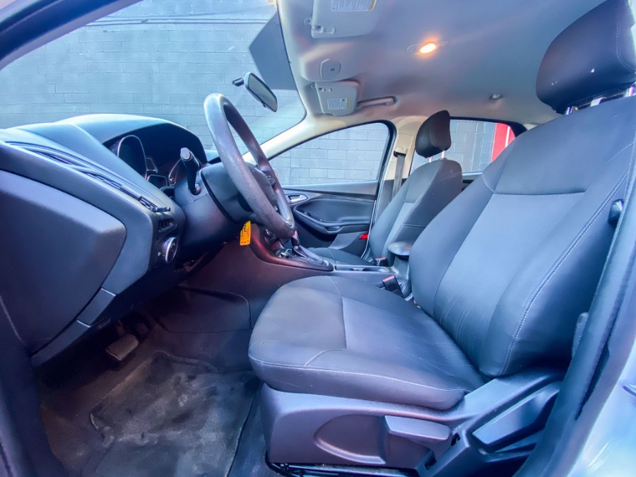 Used Ford Focus SE Sedan 2018 | RT Auto Center LLC. Newark, New Jersey Used Ford Focus SE Sedan 2018 | RT Auto Center LLC. Newark, New Jersey
