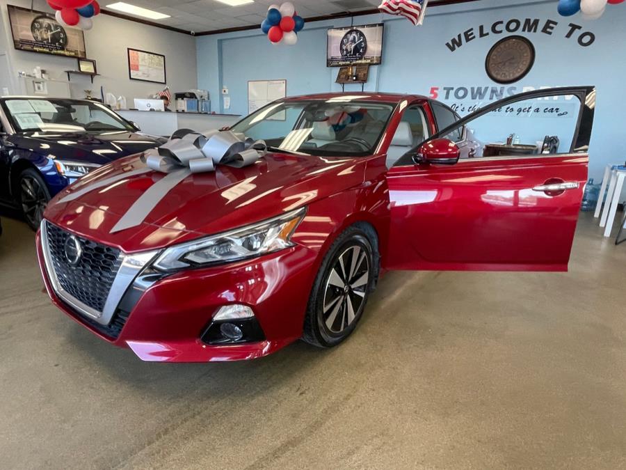 2019 Nissan Altima 2.5 SV Sedan, available for sale in Inwood, New York | 5 Towns Drive. Inwood, New York 2019 Nissan Altima 2.5 SV Sedan, available for sale in Inwood, New York | 5 Towns Drive. Inwood, New York