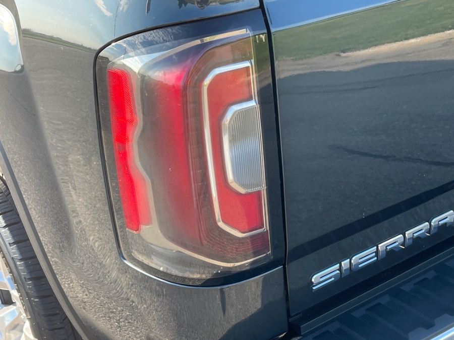 Used GMC Sierra 1500 4WD Crew Cab 143.5" SLT 2017 | Geneva Motor Cars. Darien, Wisconsin Used GMC Sierra 1500 4WD Crew Cab 143.5" SLT 2017 | Geneva Motor Cars. Darien, Wisconsin