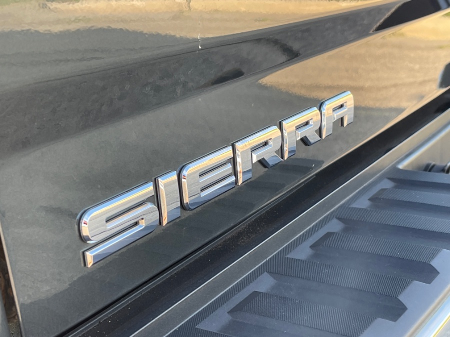 Used GMC Sierra 1500 4WD Crew Cab 143.5" SLT 2017 | Geneva Motor Cars. Darien, Wisconsin Used GMC Sierra 1500 4WD Crew Cab 143.5" SLT 2017 | Geneva Motor Cars. Darien, Wisconsin