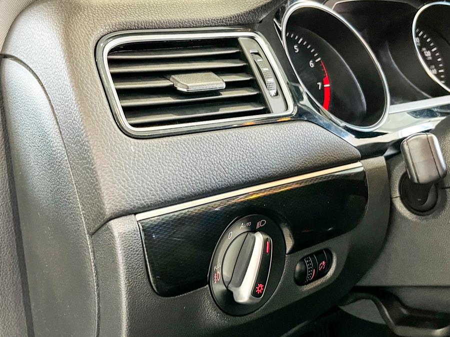 Used Volkswagen Jetta 1.8T SEL Auto 2017 | Luxury Motor Club. Franklin Square, New York Used Volkswagen Jetta 1.8T SEL Auto 2017 | Luxury Motor Club. Franklin Square, New York