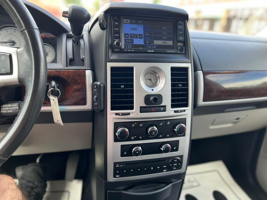 Used Chrysler Town & Country 4dr Wgn Touring Plus 2010 | Jordan Auto Sales. Springfield, Massachusetts Used Chrysler Town & Country 4dr Wgn Touring Plus 2010 | Jordan Auto Sales. Springfield, Massachusetts