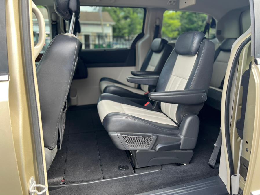 Used Chrysler Town & Country 4dr Wgn Touring Plus 2010 | Jordan Auto Sales. Springfield, Massachusetts Used Chrysler Town & Country 4dr Wgn Touring Plus 2010 | Jordan Auto Sales. Springfield, Massachusetts
