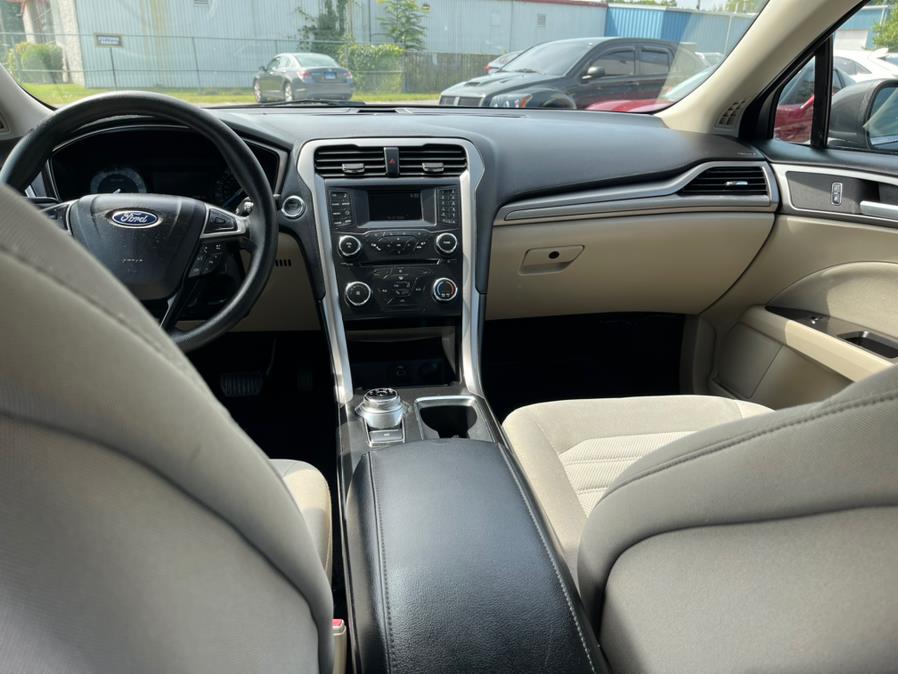 2017 Ford Fusion SE FWD, available for sale in South Windsor, Connecticut | Mike And Tony Auto Sales, Inc. South Windsor, Connecticut 2017 Ford Fusion SE FWD, available for sale in South Windsor, Connecticut | Mike And Tony Auto Sales, Inc. South Windsor, Connecticut