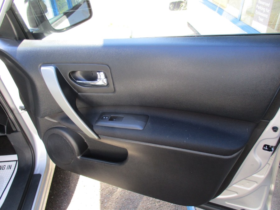 2015 Nissan Rogue Select S, available for sale in Meriden, Connecticut | Cos Central Auto. Meriden, Connecticut 2015 Nissan Rogue Select S, available for sale in Meriden, Connecticut | Cos Central Auto. Meriden, Connecticut