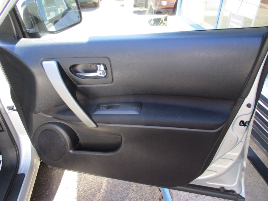 2015 Nissan Rogue Select S, available for sale in Meriden, Connecticut | Cos Central Auto. Meriden, Connecticut 2015 Nissan Rogue Select S, available for sale in Meriden, Connecticut | Cos Central Auto. Meriden, Connecticut