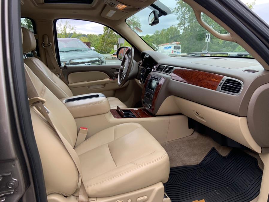 Used Chevrolet Suburban 4WD 4dr 1500 LTZ 2011 | Bridge Motors LLC. Derby, Connecticut Used Chevrolet Suburban 4WD 4dr 1500 LTZ 2011 | Bridge Motors LLC. Derby, Connecticut