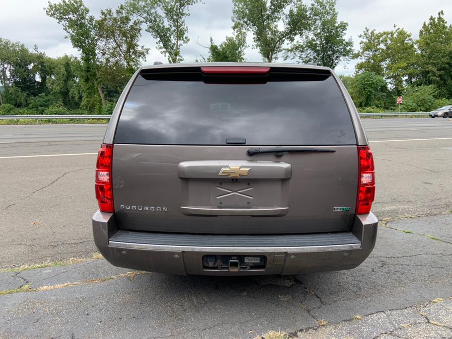 Used Chevrolet Suburban 4WD 4dr 1500 LTZ 2011 | Bridge Motors LLC. Derby, Connecticut Used Chevrolet Suburban 4WD 4dr 1500 LTZ 2011 | Bridge Motors LLC. Derby, Connecticut