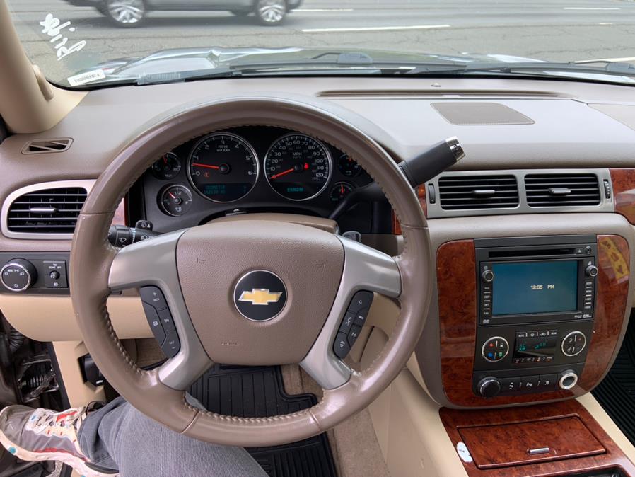 Used Chevrolet Suburban 4WD 4dr 1500 LTZ 2011 | Bridge Motors LLC. Derby, Connecticut Used Chevrolet Suburban 4WD 4dr 1500 LTZ 2011 | Bridge Motors LLC. Derby, Connecticut
