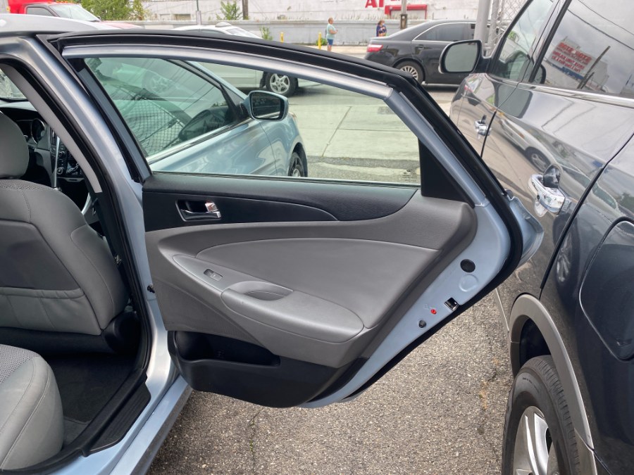 2013 Hyundai Sonata 4dr Sdn 2.4L Auto SE, available for sale in Middle Village, New York | Middle Village Motors . Middle Village, New York 2013 Hyundai Sonata 4dr Sdn 2.4L Auto SE, available for sale in Middle Village, New York | Middle Village Motors . Middle Village, New York