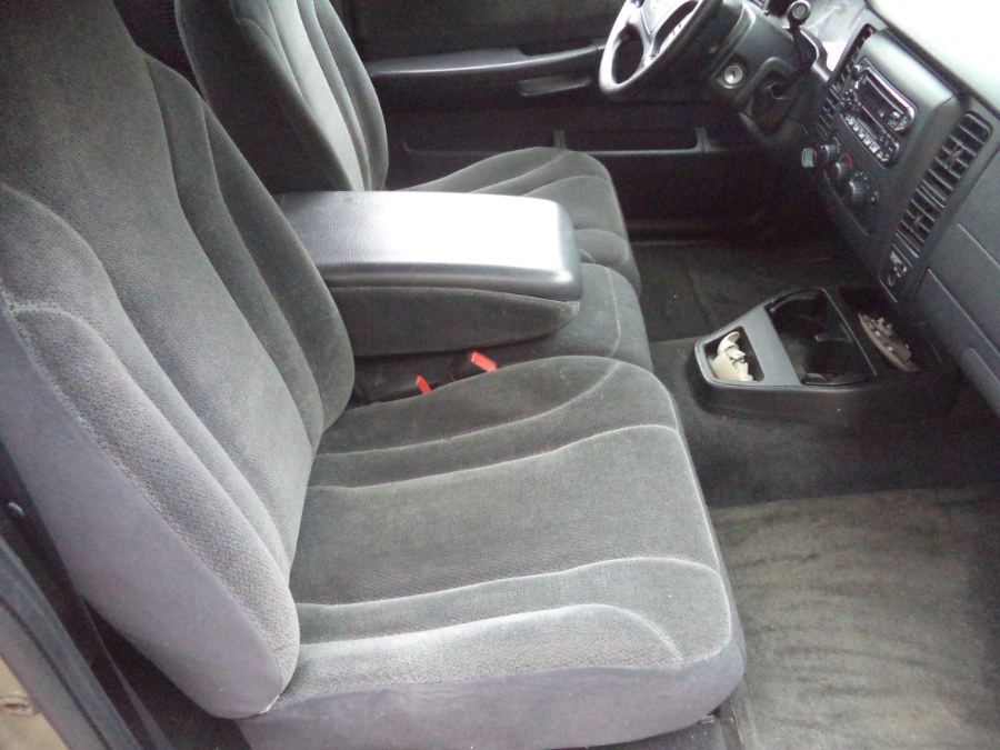 Used Dodge Dakota Club Cab 131" WB 4WD SLT 2002 | Riverside Motorcars, LLC. Naugatuck, Connecticut Used Dodge Dakota Club Cab 131" WB 4WD SLT 2002 | Riverside Motorcars, LLC. Naugatuck, Connecticut