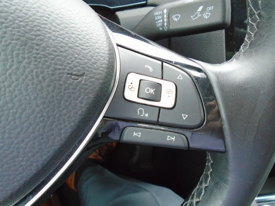 Used Volkswagen Jetta Sedan 4dr DSG Hybrid SEL Premium 2015 | Jim Juliani Motors. Waterbury, Connecticut