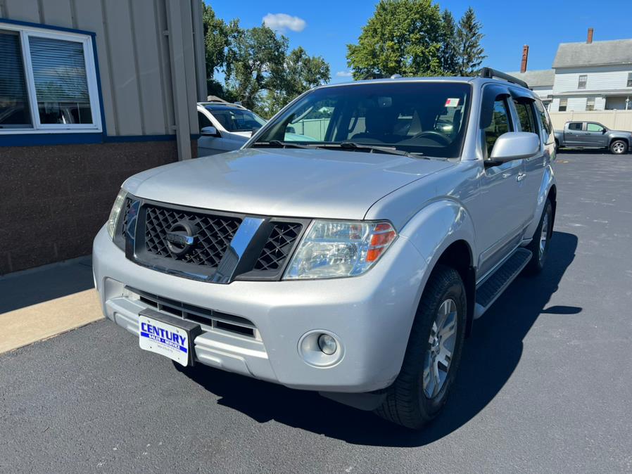 2011 Nissan Pathfinder 4WD 4dr V6 LE, available for sale in East Windsor, Connecticut | Century Auto And Truck. East Windsor, Connecticut