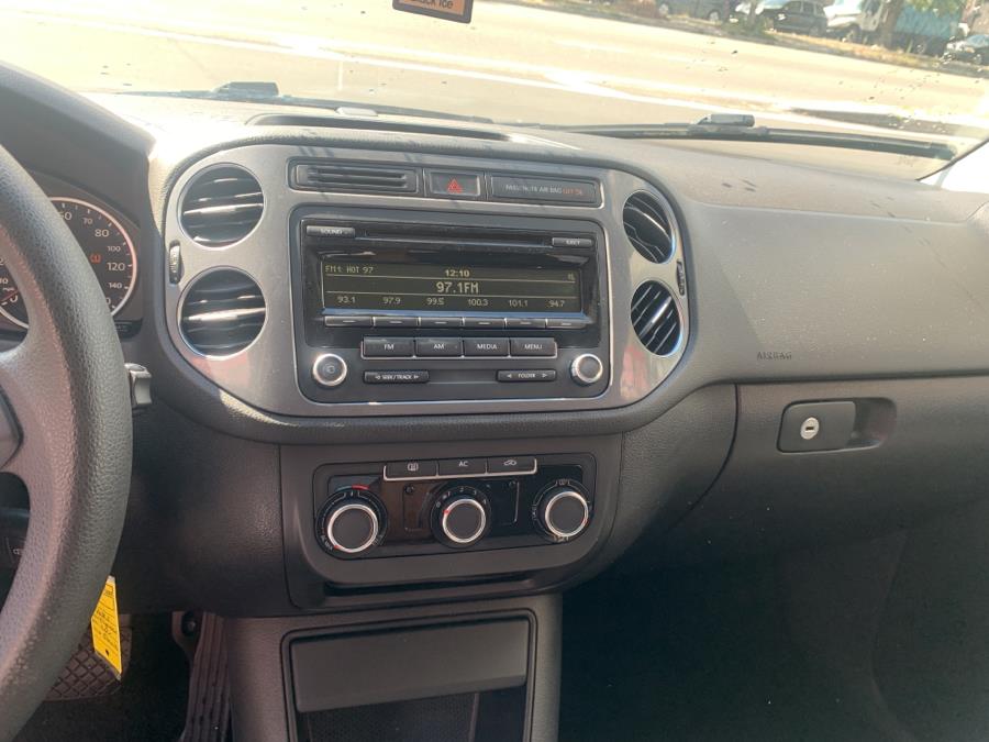 Used Volkswagen Tiguan 4WD 4dr Auto SE w/Sunroof & Nav 2012 | Rubber Bros Auto World. Brooklyn, New York Used Volkswagen Tiguan 4WD 4dr Auto SE w/Sunroof & Nav 2012 | Rubber Bros Auto World. Brooklyn, New York
