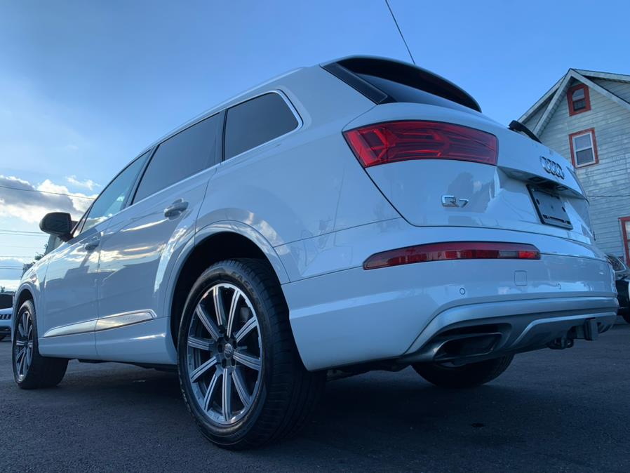 Used Audi Q7 3.0 TFSI Premium Plus 2017 | Champion Auto Hillside. Hillside, New Jersey Used Audi Q7 3.0 TFSI Premium Plus 2017 | Champion Auto Hillside. Hillside, New Jersey