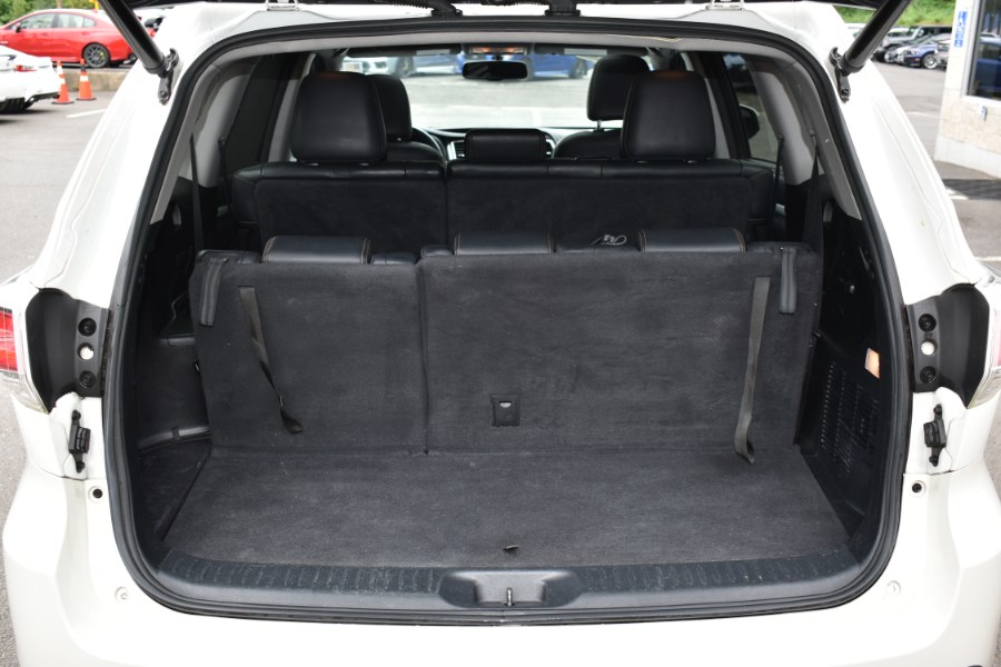 2016 Toyota Highlander AWD 4dr V6 XLE, available for sale in Waterbury, Connecticut | Highline Car Connection. Waterbury, Connecticut 2016 Toyota Highlander AWD 4dr V6 XLE, available for sale in Waterbury, Connecticut | Highline Car Connection. Waterbury, Connecticut
