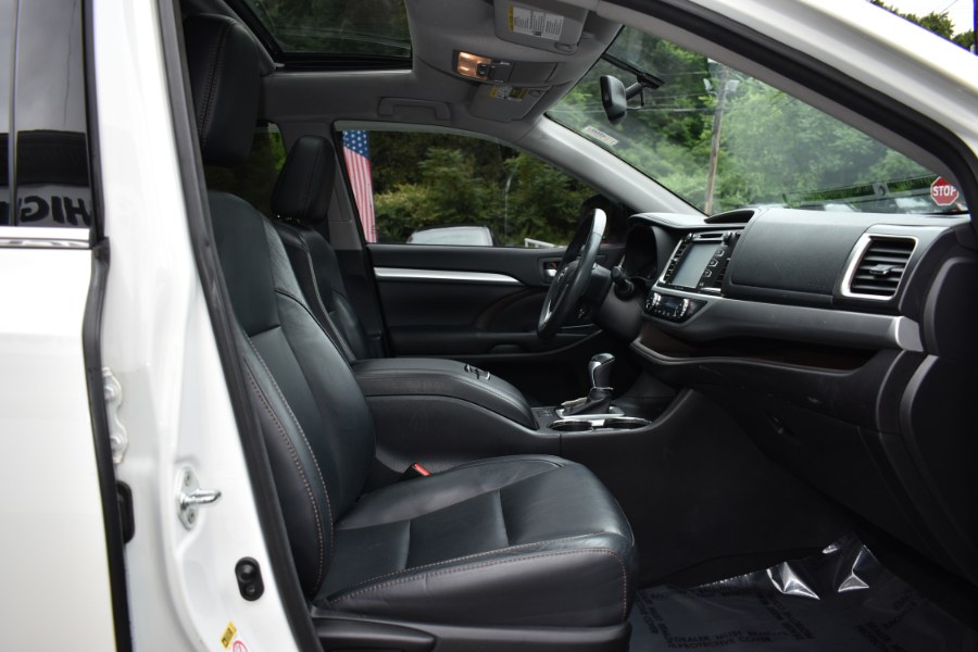 2016 Toyota Highlander AWD 4dr V6 XLE, available for sale in Waterbury, Connecticut | Highline Car Connection. Waterbury, Connecticut 2016 Toyota Highlander AWD 4dr V6 XLE, available for sale in Waterbury, Connecticut | Highline Car Connection. Waterbury, Connecticut