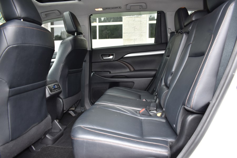 2016 Toyota Highlander AWD 4dr V6 XLE, available for sale in Waterbury, Connecticut | Highline Car Connection. Waterbury, Connecticut 2016 Toyota Highlander AWD 4dr V6 XLE, available for sale in Waterbury, Connecticut | Highline Car Connection. Waterbury, Connecticut