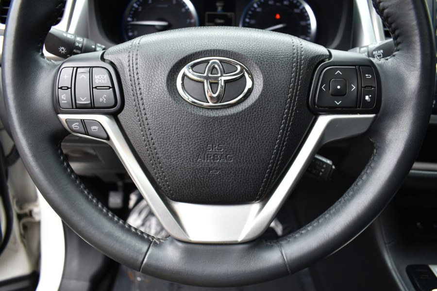 2016 Toyota Highlander AWD 4dr V6 XLE, available for sale in Waterbury, Connecticut | Highline Car Connection. Waterbury, Connecticut 2016 Toyota Highlander AWD 4dr V6 XLE, available for sale in Waterbury, Connecticut | Highline Car Connection. Waterbury, Connecticut