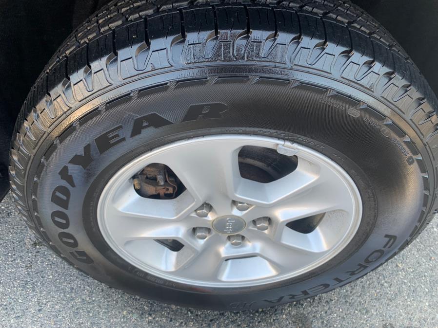 2014 Jeep Grand Cherokee 4WD 4dr LIMITED, available for sale in Taunton, Massachusetts | Rt 138 Auto Center Inc . Taunton, Massachusetts 2014 Jeep Grand Cherokee 4WD 4dr LIMITED, available for sale in Taunton, Massachusetts | Rt 138 Auto Center Inc . Taunton, Massachusetts