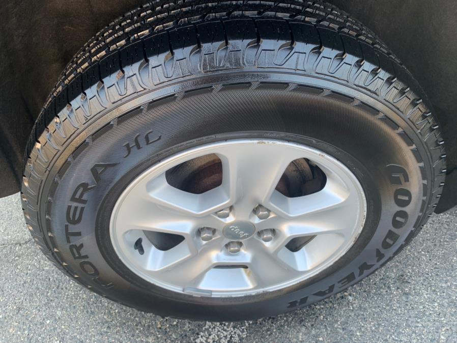 2014 Jeep Grand Cherokee 4WD 4dr LIMITED, available for sale in Taunton, Massachusetts | Rt 138 Auto Center Inc . Taunton, Massachusetts 2014 Jeep Grand Cherokee 4WD 4dr LIMITED, available for sale in Taunton, Massachusetts | Rt 138 Auto Center Inc . Taunton, Massachusetts