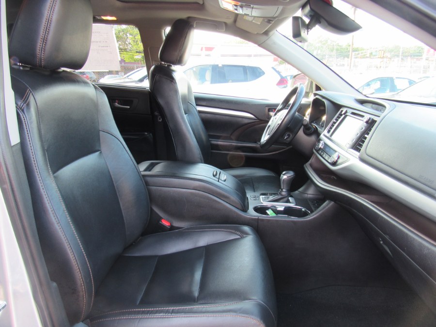 2019 Toyota Highlander XLE V6 FWD (Natl), available for sale in Irvington, New Jersey | NJ Used Cars Center. Irvington, New Jersey 2019 Toyota Highlander XLE V6 FWD (Natl), available for sale in Irvington, New Jersey | NJ Used Cars Center. Irvington, New Jersey