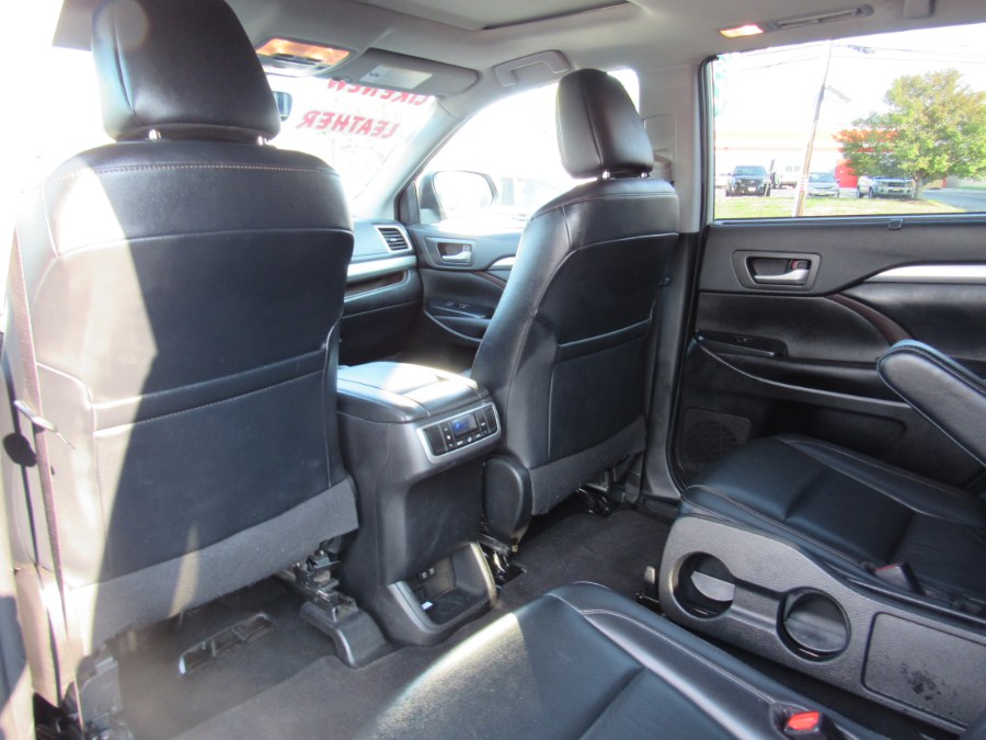 2019 Toyota Highlander XLE V6 FWD (Natl), available for sale in Irvington, New Jersey | NJ Used Cars Center. Irvington, New Jersey 2019 Toyota Highlander XLE V6 FWD (Natl), available for sale in Irvington, New Jersey | NJ Used Cars Center. Irvington, New Jersey