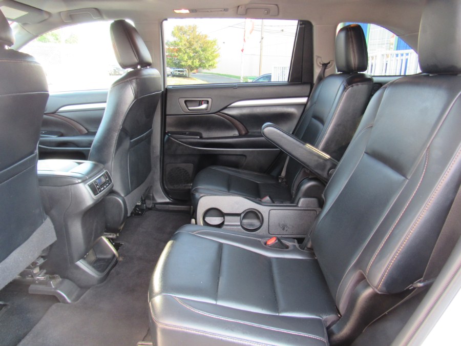 2019 Toyota Highlander XLE V6 FWD (Natl), available for sale in Irvington, New Jersey | NJ Used Cars Center. Irvington, New Jersey 2019 Toyota Highlander XLE V6 FWD (Natl), available for sale in Irvington, New Jersey | NJ Used Cars Center. Irvington, New Jersey