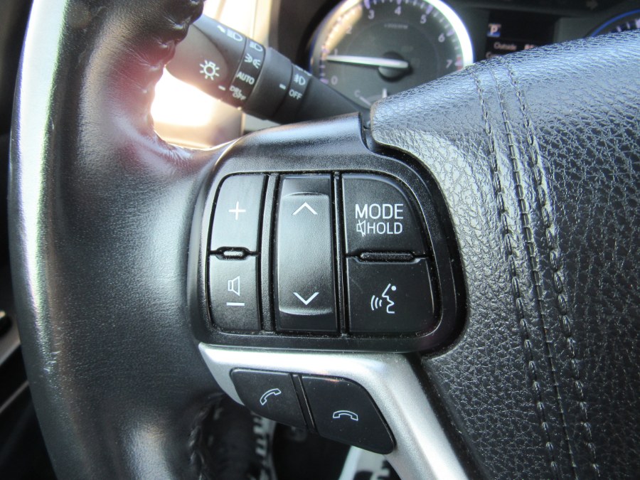 2019 Toyota Highlander XLE V6 FWD (Natl), available for sale in Irvington, New Jersey | NJ Used Cars Center. Irvington, New Jersey 2019 Toyota Highlander XLE V6 FWD (Natl), available for sale in Irvington, New Jersey | NJ Used Cars Center. Irvington, New Jersey