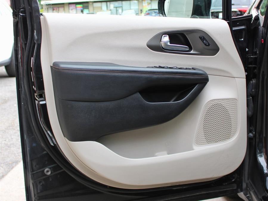 2020 Chrysler Pacifica Touring L, available for sale in Great Neck, New York | Auto Expo Ent Inc.. Great Neck, New York 2020 Chrysler Pacifica Touring L, available for sale in Great Neck, New York | Auto Expo Ent Inc.. Great Neck, New York