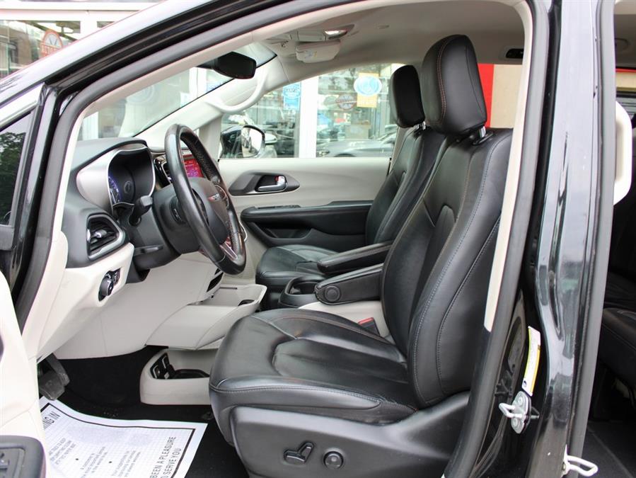 2020 Chrysler Pacifica Touring L, available for sale in Great Neck, New York | Auto Expo Ent Inc.. Great Neck, New York 2020 Chrysler Pacifica Touring L, available for sale in Great Neck, New York | Auto Expo Ent Inc.. Great Neck, New York