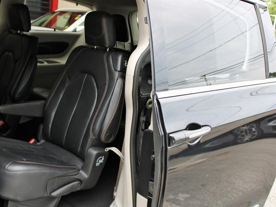 Used Chrysler Pacifica Touring L 2020 | Auto Expo Ent Inc.. Great Neck, New York