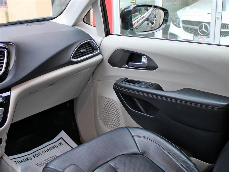 2020 Chrysler Pacifica Touring L, available for sale in Great Neck, New York | Auto Expo Ent Inc.. Great Neck, New York 2020 Chrysler Pacifica Touring L, available for sale in Great Neck, New York | Auto Expo Ent Inc.. Great Neck, New York