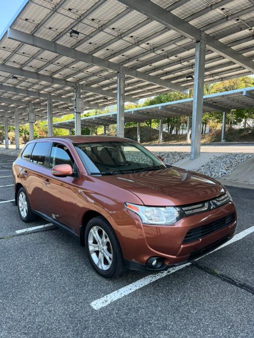 Used Mitsubishi Outlander 2WD 4dr SE 2014 | Mikes Auto Sales LLC. Garfield, New Jersey Used Mitsubishi Outlander 2WD 4dr SE 2014 | Mikes Auto Sales LLC. Garfield, New Jersey