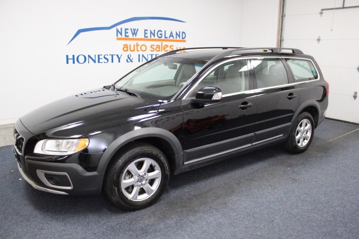 Used Volvo XC70 4dr Wgn 3.2L w/Moonroof 2010 | New England Auto Sales LLC. Plainville, Connecticut