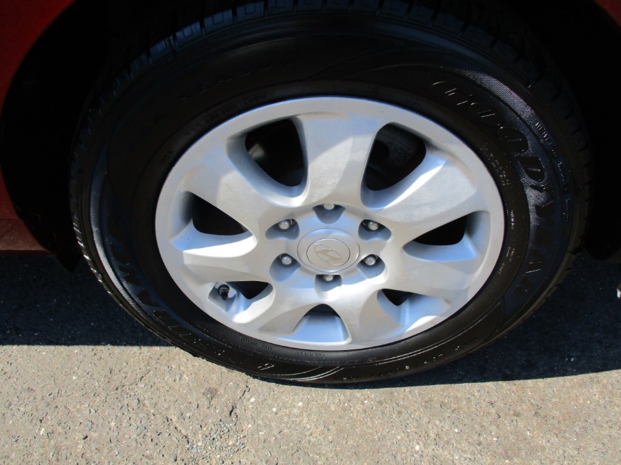 2008 Hyundai Entourage Limited, available for sale in Meriden, Connecticut | Cos Central Auto. Meriden, Connecticut 2008 Hyundai Entourage Limited, available for sale in Meriden, Connecticut | Cos Central Auto. Meriden, Connecticut