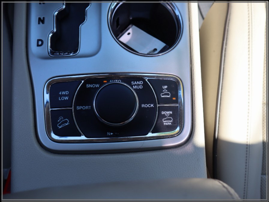 2011 Jeep Grand Cherokee 4WD 4dr Overland, available for sale in Huntington Station, New York | My Auto Inc.. Huntington Station, New York 2011 Jeep Grand Cherokee 4WD 4dr Overland, available for sale in Huntington Station, New York | My Auto Inc.. Huntington Station, New York