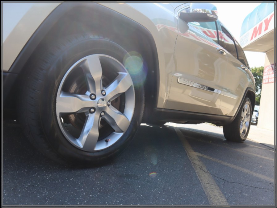 2011 Jeep Grand Cherokee 4WD 4dr Overland, available for sale in Huntington Station, New York | My Auto Inc.. Huntington Station, New York 2011 Jeep Grand Cherokee 4WD 4dr Overland, available for sale in Huntington Station, New York | My Auto Inc.. Huntington Station, New York