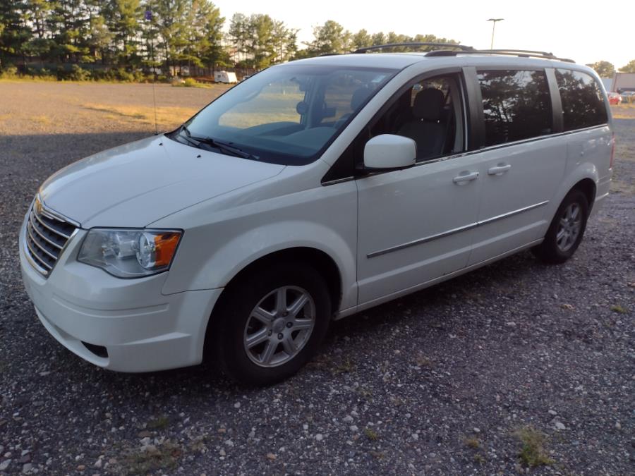 Used Chrysler Town & Country 4dr Wgn Touring 2010 | Matts Auto Mall LLC. Chicopee, Massachusetts