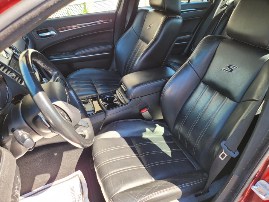 2019 Chrysler 300 300S AWD, available for sale in Irvington, New Jersey | Elis Motors Corp. Irvington, New Jersey 2019 Chrysler 300 300S AWD, available for sale in Irvington, New Jersey | Elis Motors Corp. Irvington, New Jersey
