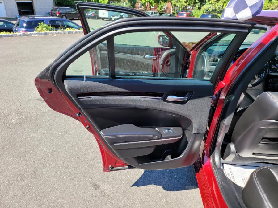 2019 Chrysler 300 300S AWD, available for sale in Irvington, New Jersey | Elis Motors Corp. Irvington, New Jersey 2019 Chrysler 300 300S AWD, available for sale in Irvington, New Jersey | Elis Motors Corp. Irvington, New Jersey
