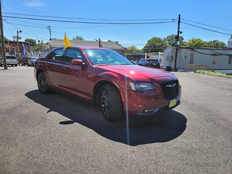 2019 Chrysler 300 300S AWD, available for sale in Irvington, New Jersey | Elis Motors Corp. Irvington, New Jersey 2019 Chrysler 300 300S AWD, available for sale in Irvington, New Jersey | Elis Motors Corp. Irvington, New Jersey