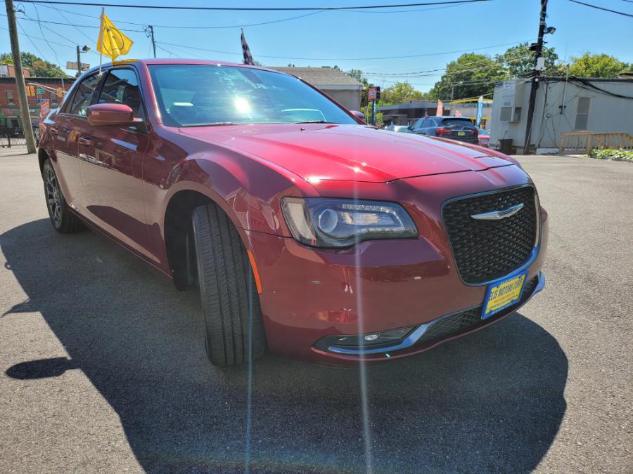 2019 Chrysler 300 300S AWD, available for sale in Irvington, New Jersey | Elis Motors Corp. Irvington, New Jersey 2019 Chrysler 300 300S AWD, available for sale in Irvington, New Jersey | Elis Motors Corp. Irvington, New Jersey
