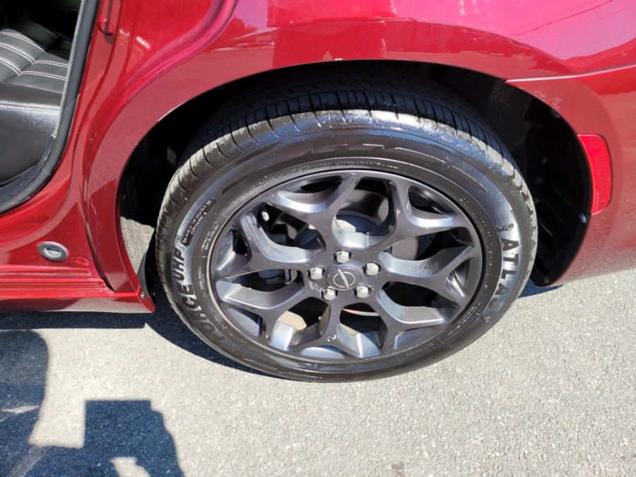 2019 Chrysler 300 300S AWD, available for sale in Irvington, New Jersey | Elis Motors Corp. Irvington, New Jersey 2019 Chrysler 300 300S AWD, available for sale in Irvington, New Jersey | Elis Motors Corp. Irvington, New Jersey