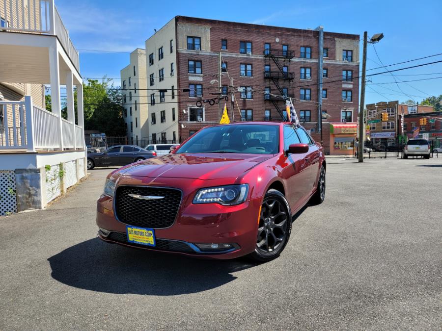 2019 Chrysler 300 300S AWD, available for sale in Irvington, New Jersey | Elis Motors Corp. Irvington, New Jersey 2019 Chrysler 300 300S AWD, available for sale in Irvington, New Jersey | Elis Motors Corp. Irvington, New Jersey