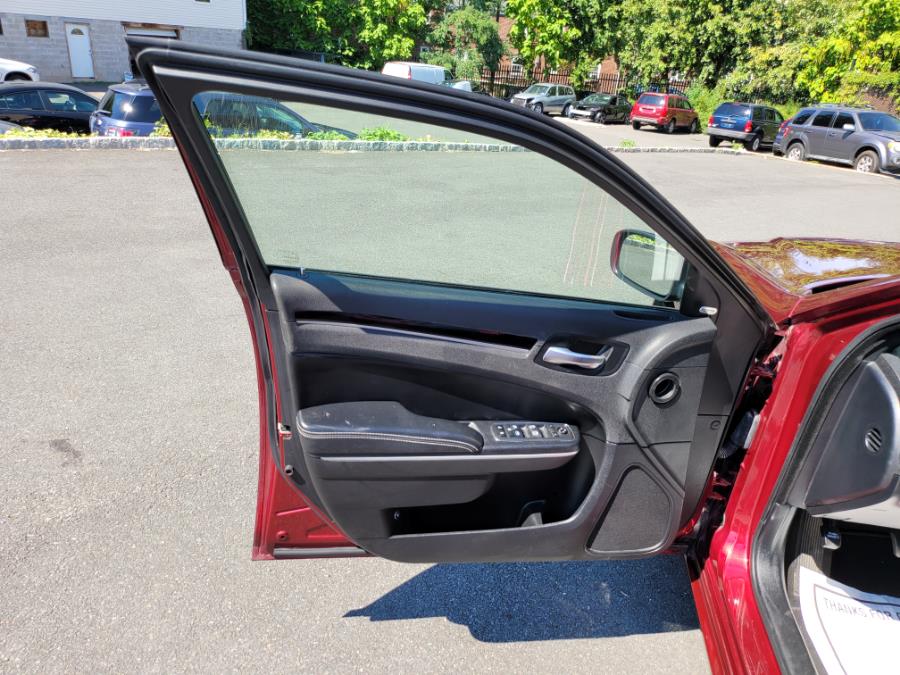 2019 Chrysler 300 300S AWD, available for sale in Irvington, New Jersey | Elis Motors Corp. Irvington, New Jersey 2019 Chrysler 300 300S AWD, available for sale in Irvington, New Jersey | Elis Motors Corp. Irvington, New Jersey