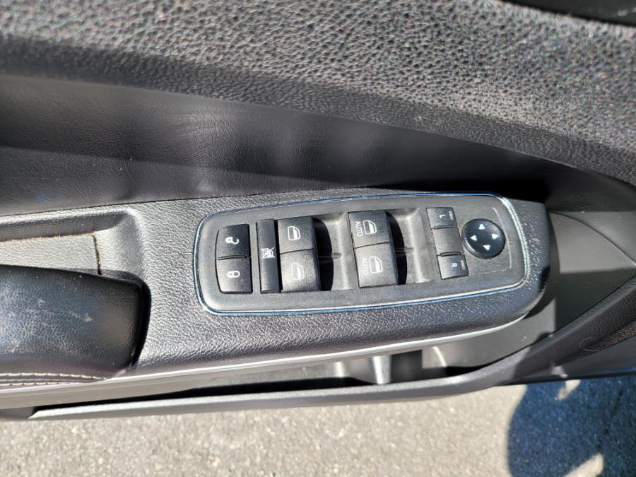 2019 Chrysler 300 300S AWD, available for sale in Irvington, New Jersey | Elis Motors Corp. Irvington, New Jersey 2019 Chrysler 300 300S AWD, available for sale in Irvington, New Jersey | Elis Motors Corp. Irvington, New Jersey