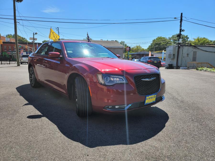 2019 Chrysler 300 300S AWD, available for sale in Irvington, New Jersey | Elis Motors Corp. Irvington, New Jersey 2019 Chrysler 300 300S AWD, available for sale in Irvington, New Jersey | Elis Motors Corp. Irvington, New Jersey